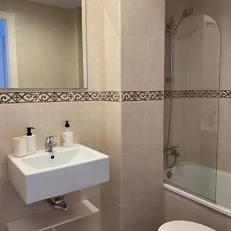 Gmc Turistics - The Picasso Neighborhood House Apartment